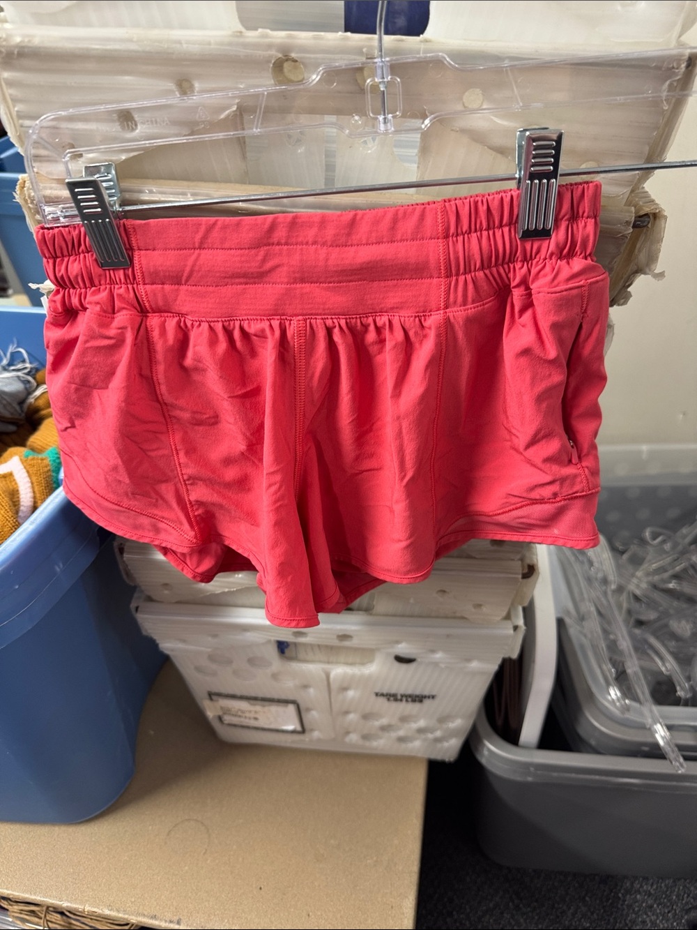 Lululemon hotty hot shorts size 4 // 082974